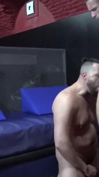 Enzo Rimenez wird von Apolo Adrii roh gefickt