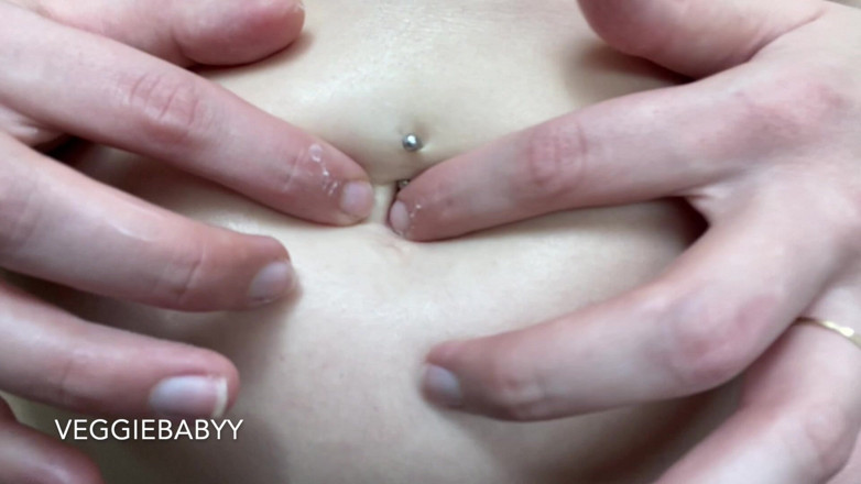 Veggiebabyy: Göbek deliğime losyon sürtünüyor