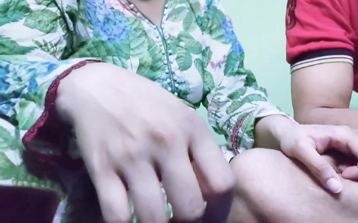 Faryal: Bella pakistana tette naturali - chiacchiere hindi oscene