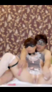 Mayu n° 83 : convulsions, squirt, sperme buveur, col, cosplay de femme de ménage, yeux bandés, vibromasseur anal, sexe à 2 trous, creampie