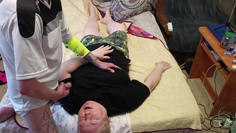 Zona901: Îmi masturbez pula și îmi fut mama vitregă în gura mea pentru a...