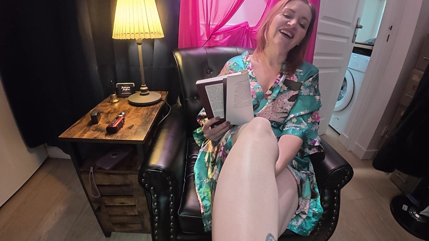 A Simple Foot Massage (InannaJustice) A Simple Foot Massage (InannaJustice)