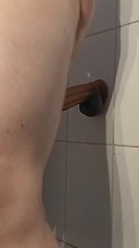 Sissy succhia il cazzo di Monter e assaggia il culo
