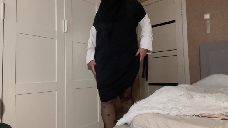 Lux Eva: Mẹ kế khoe quần tất cho con trai riêng