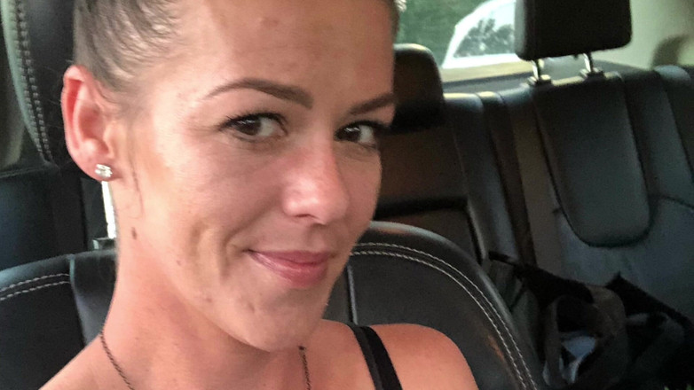 Lou Lipps: Cassie will gefickt werden