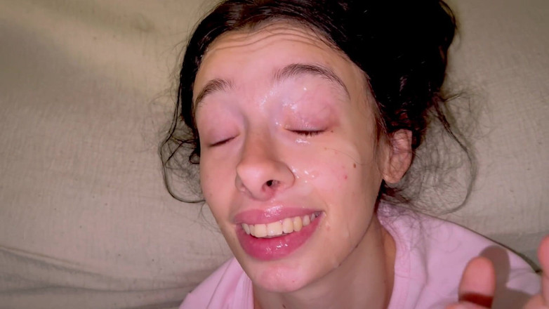 Cute Italy Teen: Zlobivá nevlastní dcera jí nevlastního otce, když macecha není doma