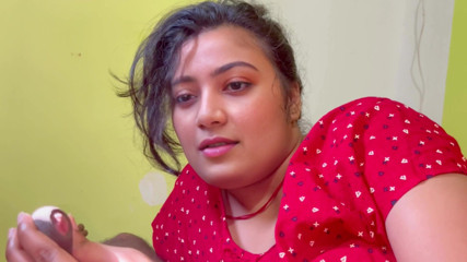 Hotty_ragini: Omg! Üvey annem ile yalnızım ve sıkı yarağımı sikmek için yardım...