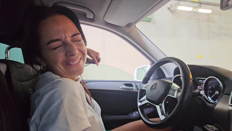 Ferrero anal experience: Vezme mého ptáka do ruky, zatímco jsme uvízli v provozu...