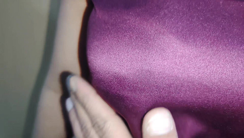 Sairaxsaim: Ma belle-sœur desi excitée m’a surpris en montrant ses seins