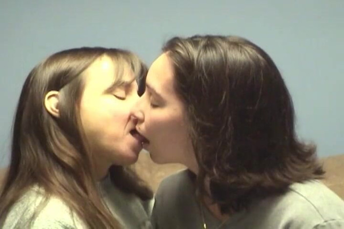 Radical Lesbian: Sex cu înregistrare de acasă - mamă sexy matură și gospodină