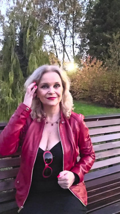 Misses_Jenny: Červená kožená bunda a černé kožené boty