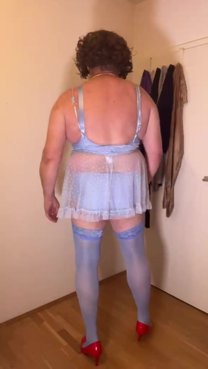 Nylon-Lottchen: Đồ lót màu xanh Sissy