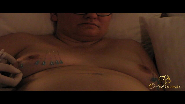 Anna Devot: BDSM - jarum untuk memek patuh