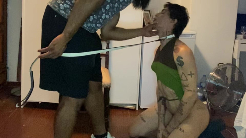 Wesley Bull: मेरे पैरों का मजा ले रही अच्छी तरह से प्रशिक्षित विनम्र