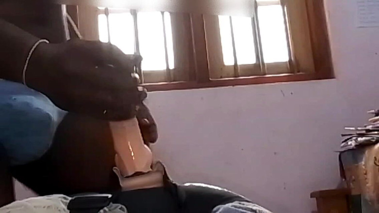 Jaanu294: После ношения резиновых сисси в трусиках, она кладет масло на спину и клает жидкость в ее трусики, пока ее шлепают.