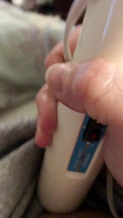 Una rapida masturbazione con il mio hitachi