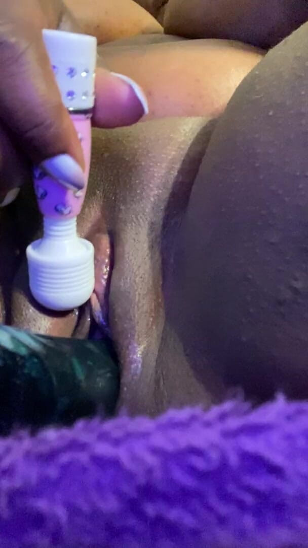 KohaiKakes: Une BBW à la chatte minuscule