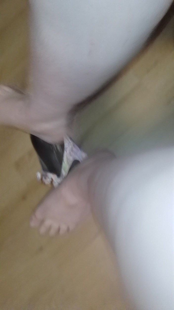 tammara big: Sapatos Birkenstock são processados