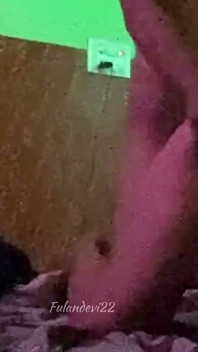 他一整天都跟着我，在我们见面后