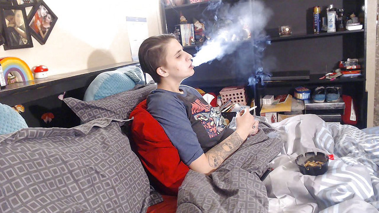 Abby Anna: Ignorováno, zatímco kouřím