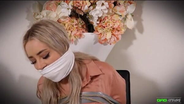 Gag Attack: रस्सी से बांधा गया और टेप किया गया