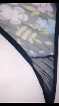 Mogna sprutar och kommer! Styvmor stönar bra tills hon har orgasm, styvsonen fyller henne med mjölk