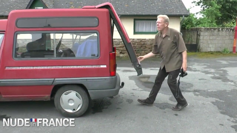 La France a Poil: Petite Brunette Gets Nailed by an Old Man