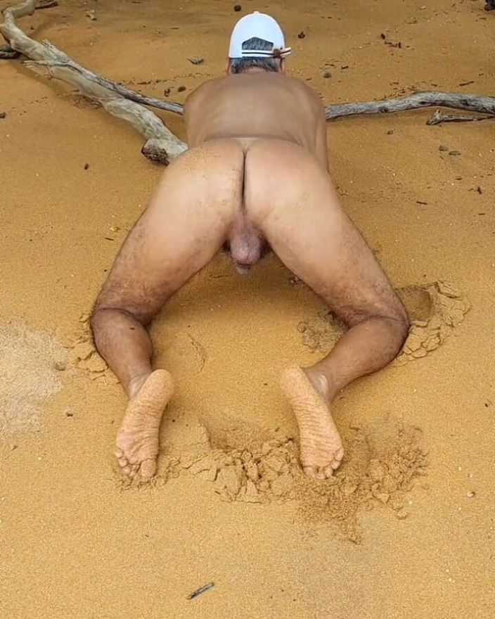 Ladysilvas: Ladysilva s’exhibe à poil sur la plage