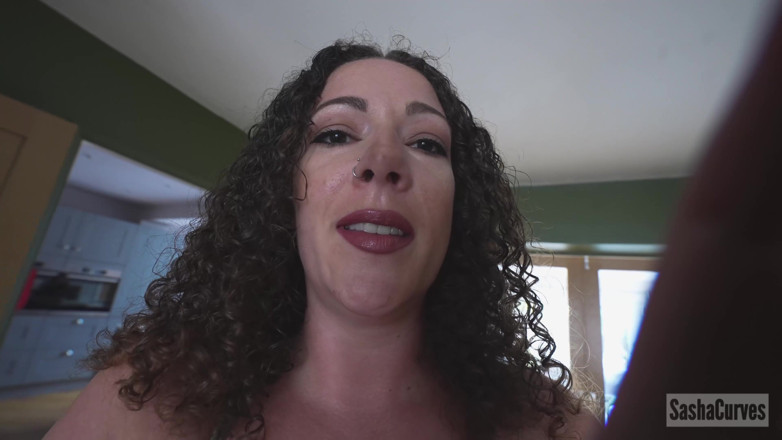 Sasha Curves: Giantess Step-mom Can't Stop Herself