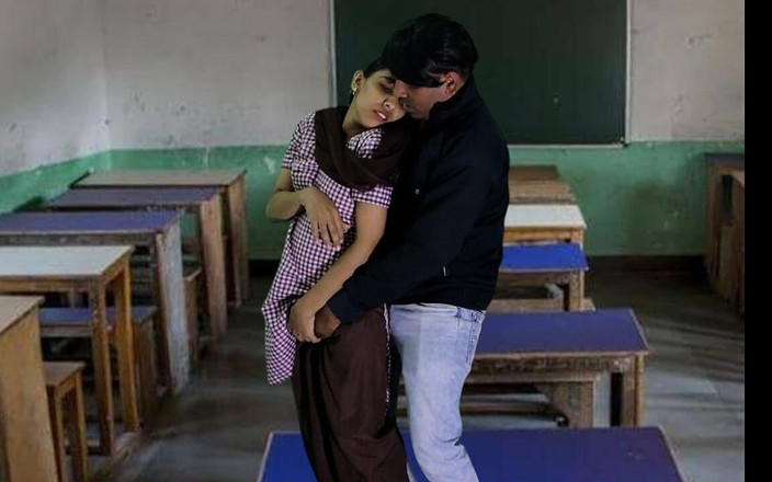 Bobbypranav: Chica universitaria del pueblo indio follada por su novio