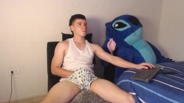 Icyhot707: Velký Mladý Latino Masturbuje Přes Kalhoty