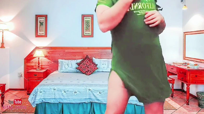 Kitty_Cross: Sborrata calda a mani libere grosso carico carina ladyboy sissy...