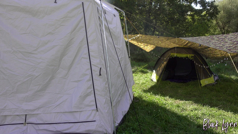 YSP Studio: Arriscada masturbação de acampamento - quase pego ao ar livre