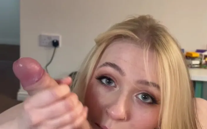 Em Yang: POV BJ with Blue Eyes Cute Blonde Girl