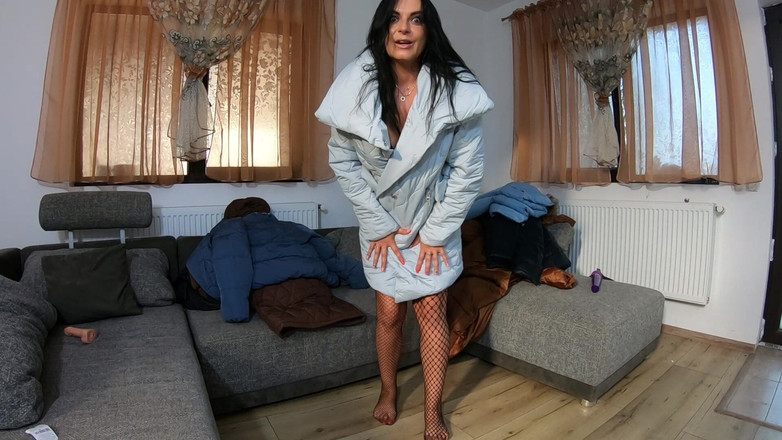 MilfyCalla: Milfycalla masturbiert, während sie ein paar daunenjacken trägt - 191