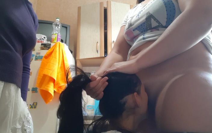 Lesbian-illusion: Minha meia-irmã perdeu a namorada nas cartas