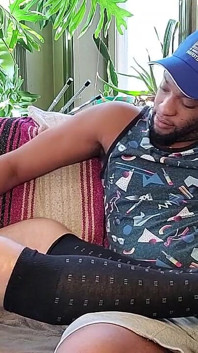 Foot Fetish! Kennie Jai Jerks off on Bear Feet!