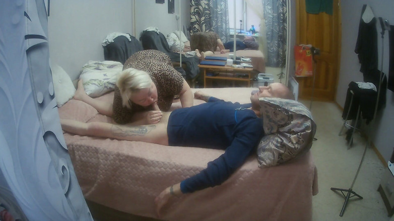 Zona901: Moja macocha przerwała pracę mojej ręki, dała mi głębokie loda...