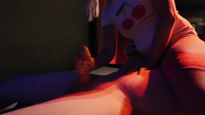 Domina Dark: Cherry享受扮演奴隶的快乐