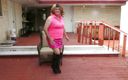 BBW nurse Vicki adventures with friends: ブリトニーCDは、彼女の新しいピンクの衣装とブーツをモデル化