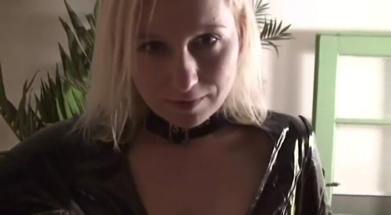 Femdom Austria: Lucilla's ass show, teasing in latex dress