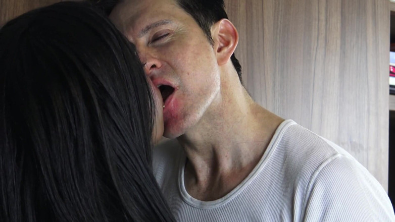 Solo Austria: Ciuman fetish gadis kulit hitam