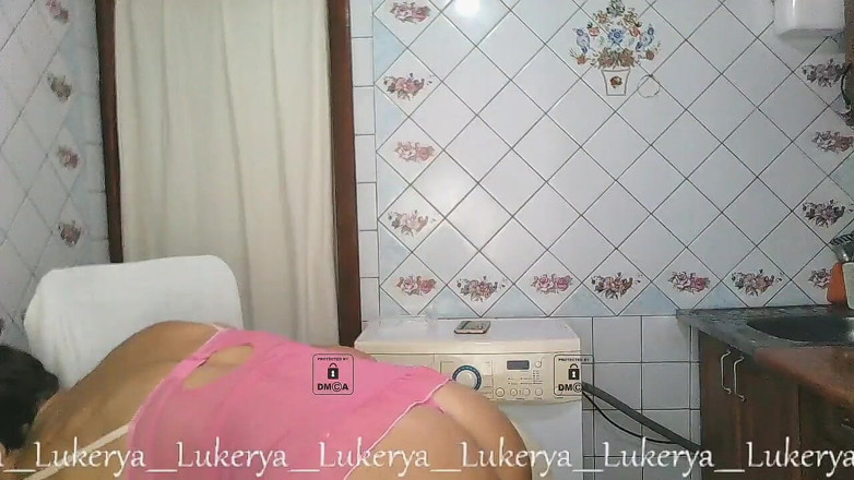 Lukerya: Lukerya in Pink