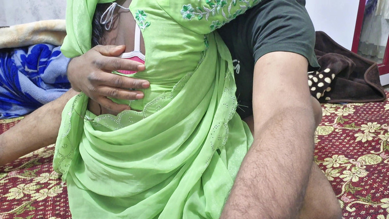 ExcitedWomen: 我热辣性感的妻子深夜在房间里和我做爱