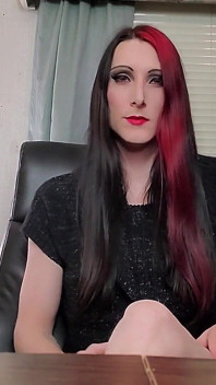 Ivy's Closeup Oiled Dildo Ride