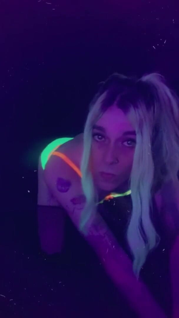 CarmenMelatonin: Awek parti mahu bermain di rave