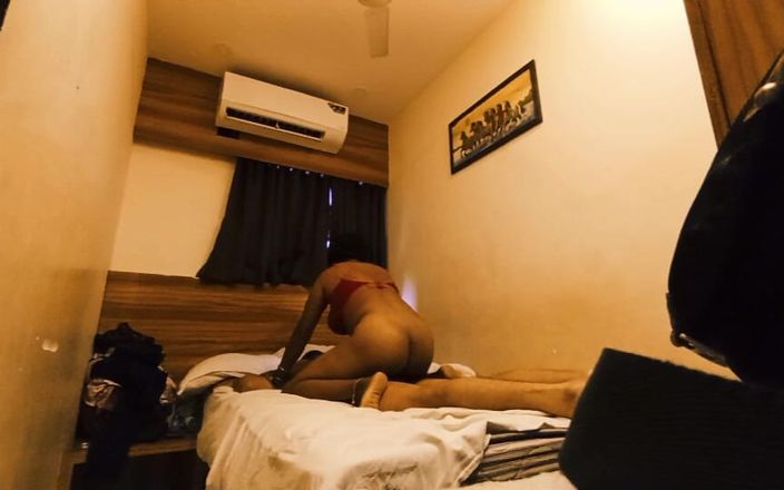 Harder299: Kåt fru Priti ger oljemassage före sex