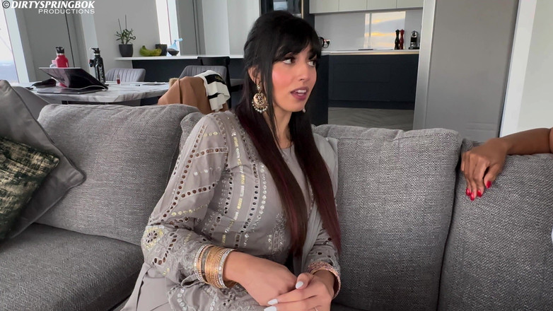 Aaliyah Yasin: 穆斯林人妻和一个黑人女孩给老公戴绿帽