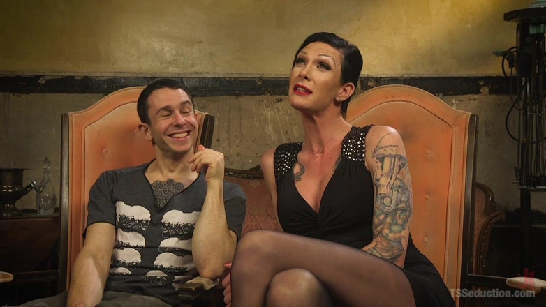 TS Seduction by Kink: Transsexuální máma Drahá