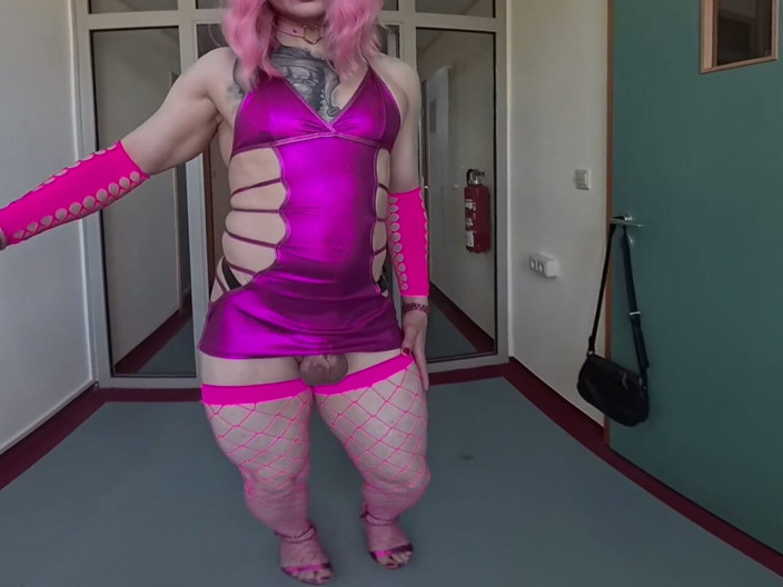 Sissy Adventures VR: Micuță efeminată futută de tatăl vitreg Dong King partea 1